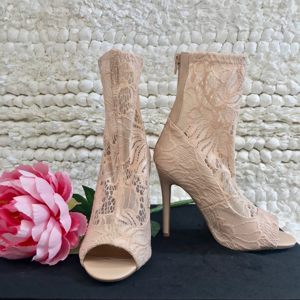 ⭐️NWOT Qupid Floral Lace Peep Toe Stiletto